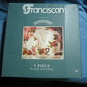 FRANCISCAN RED APPLE 5 PIECE PLACE SETTING - NIB